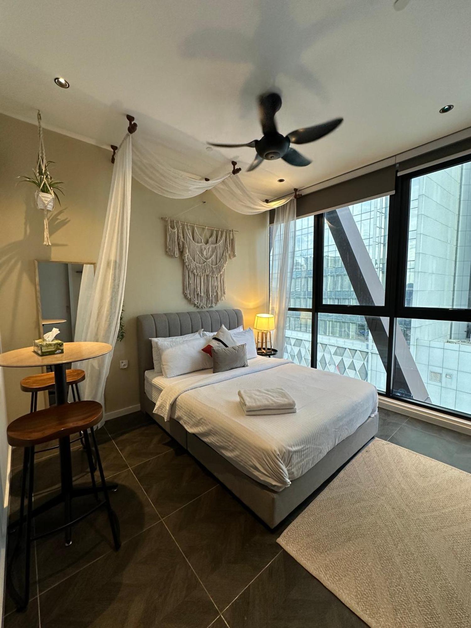 Scarletz Suites Klcc By Numa Куала-Лумпур Экстерьер фото